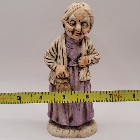Vintage Hand Painted Ceramic Old Lady Woman Grandma Figurine Signed by Artist - Picture 11 of 11